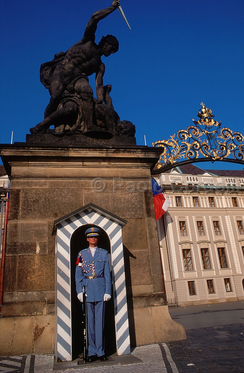 Royal Guard in Prague Castle Gate, Prague, Czech Republic
(cod:Prague 16)